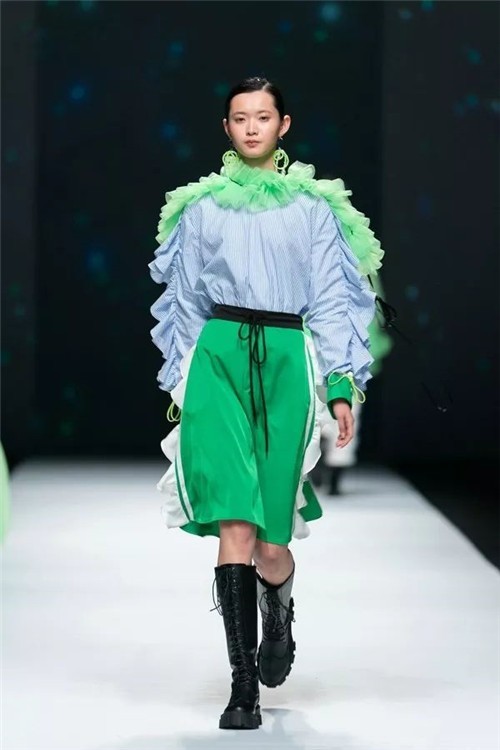 2020女装排行_预见2020:《2020年中国女装产业全景图谱》附市场规模、竞