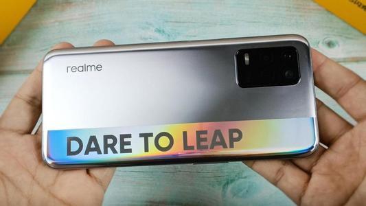 realmeq3pro狂欢版和realmeq3pro哪个好_realmeq3pro狂欢版和realmeq3pro对比