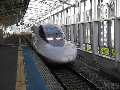 全球高速铁路系统运行速度排名