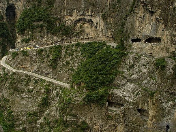 中国风景最美的十大公路_中国适合自驾游的国道(3)